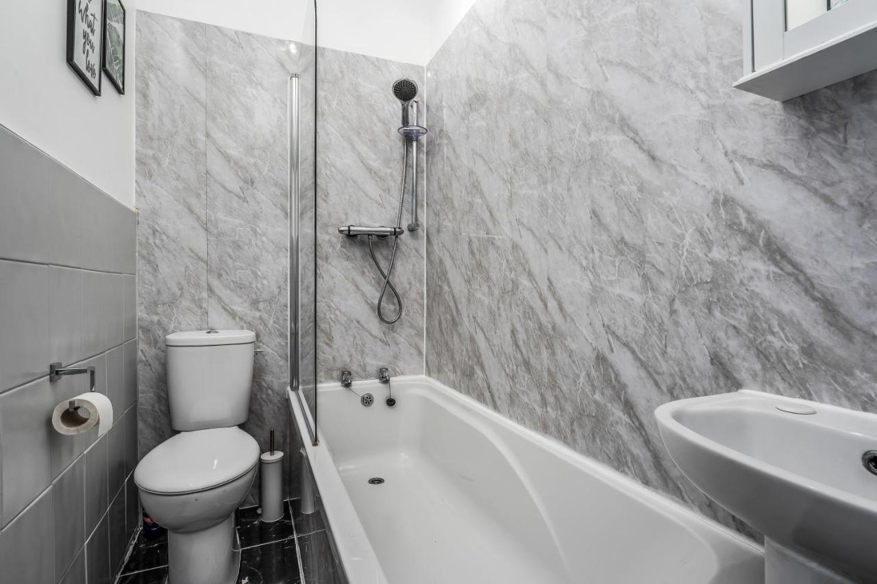 Private Ground Floor Main Door Entrance - Spacious 2 Bedroom Property - The Shore, Leith Edinburgh Exterior foto