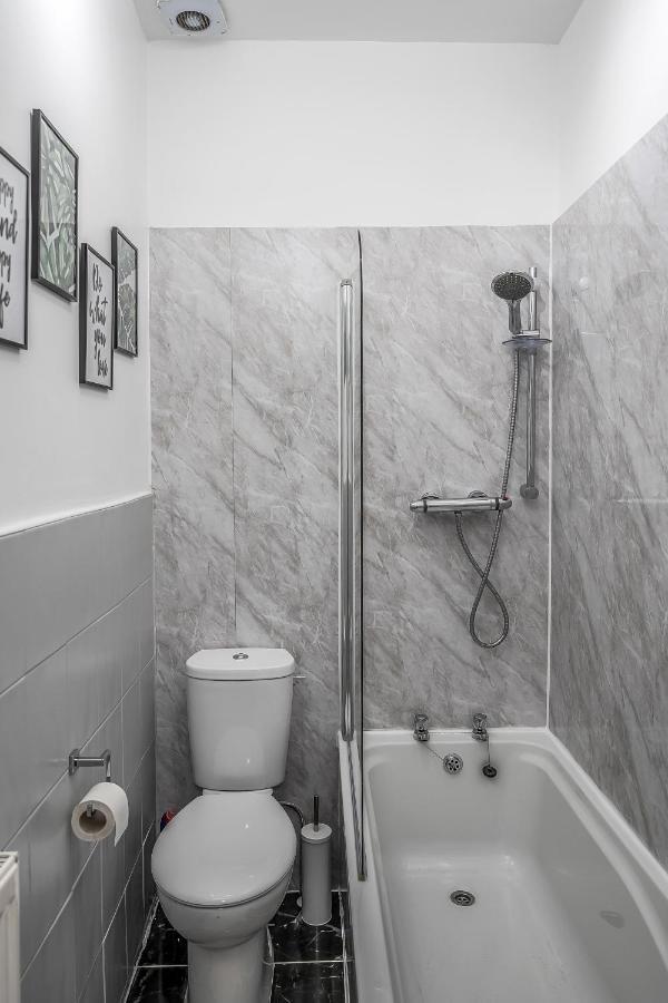 Private Ground Floor Main Door Entrance - Spacious 2 Bedroom Property - The Shore, Leith Edinburgh Exterior foto